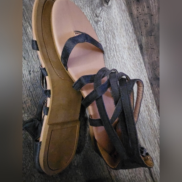 BRAND NEW STRAPPY, GREY SANDALS, SIZE WOMEN'S 8 - Picture 7 of 7